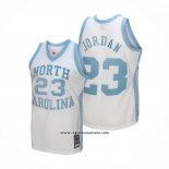 Camiseta NCAA North Carolina Tar Heels Michael Jordan #23 Mitchell & Ness 1983-84 Blanco