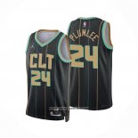 Camiseta Charlotte Hornets Mason Plumlee #24 Ciudad 2022-23 Negro