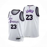 Camiseta Los Angeles Lakers LeBron James #23 Ciudad 2022-23 Blanco