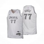 Camiseta Nino Dallas Mavericks Luka Doncic NO 77 Ciudad 2024-25 Blanco
