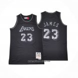Camiseta Los Angeles Lakers LeBron James #23 Swingman Mitchell & Ness 2018-19 Negro