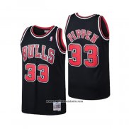 Camiseta Chicago Bulls Scottie Pippen #33 Mitchell & Ness 1997-98 Negro