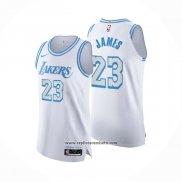 Camiseta Los Angeles Lakers LeBron James #23 Ciudad Autentico 2020-21 Blanco
