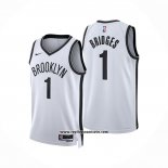 Camiseta Brooklyn Nets Mikal Bridges #1 Association 2022-23 Blanco