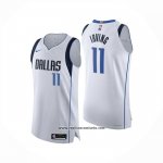 Camiseta Dallas Mavericks Kyrie Irving #11 Association 2025-26 Blanco