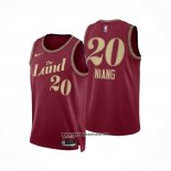 Camiseta Cleveland Cavaliers Georges Niang #20 Ciudad 2023-24 Rojo