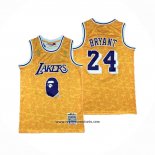 Camiseta Los Angeles Lakers Bape #24 Mitchell & Ness Amarillo