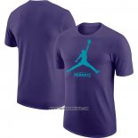 Camiseta Manga Corta Charlotte Hornets Essential Jumpman Violeta