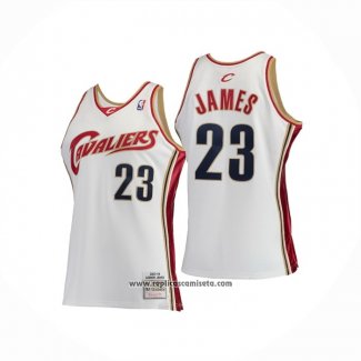 Camiseta Nino Cleveland Cavaliers LeBron James #23 Mitchell & Ness 2003-04 Blanco