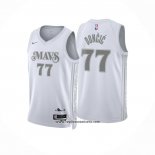 Camiseta Dallas Mavericks Luka Doncic #7 Ciudad 2024-25 Blanco