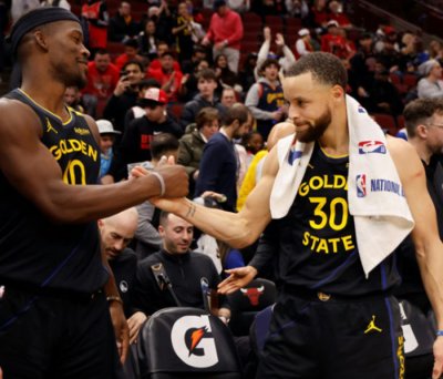 Los Warriors vencieron a los Rockets por 105-98